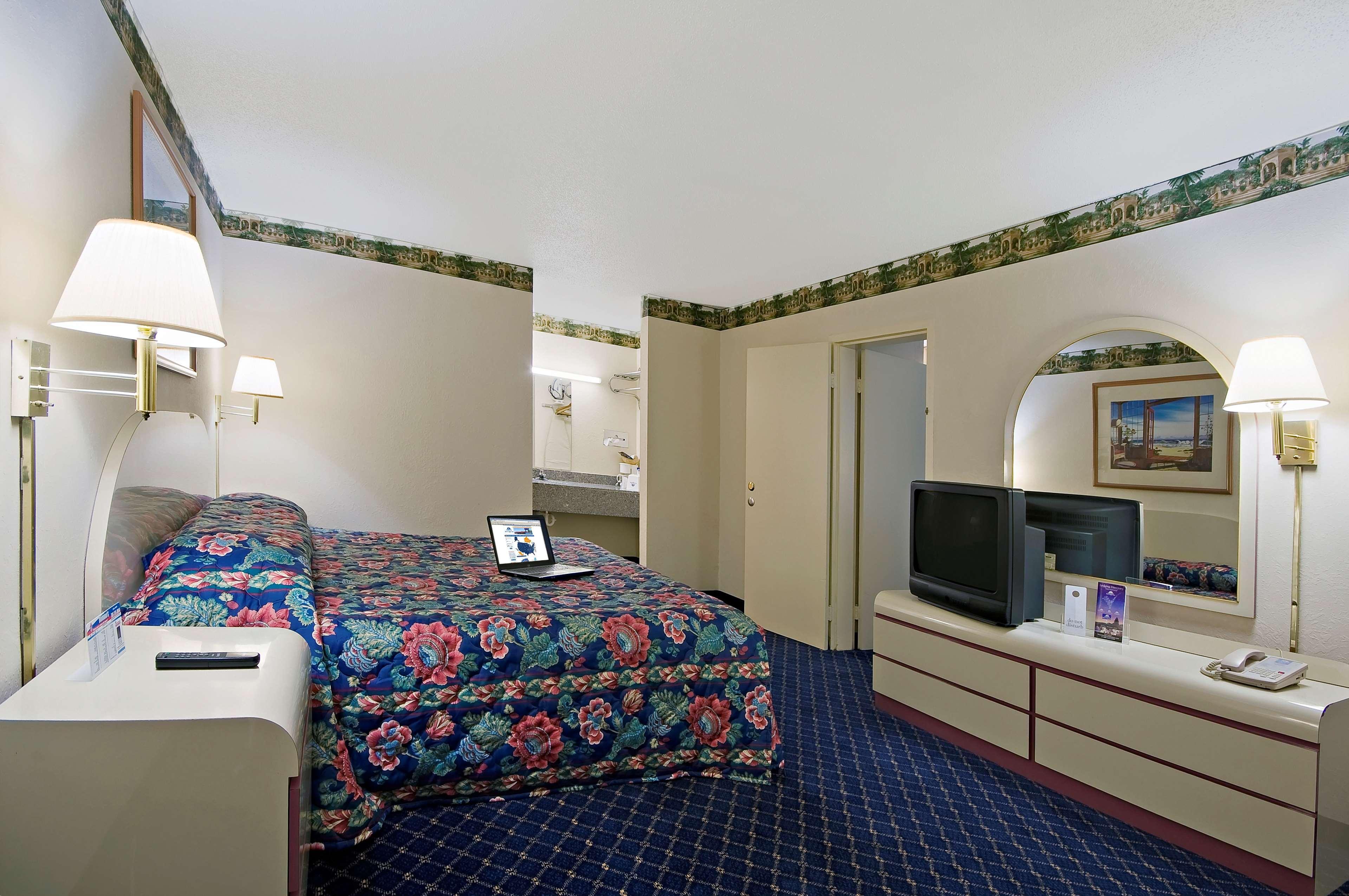 พูลแมน มาดริด แอร์พอร์ต แอนด์ เฟเรีย Hotel ภายนอก รูปภาพ