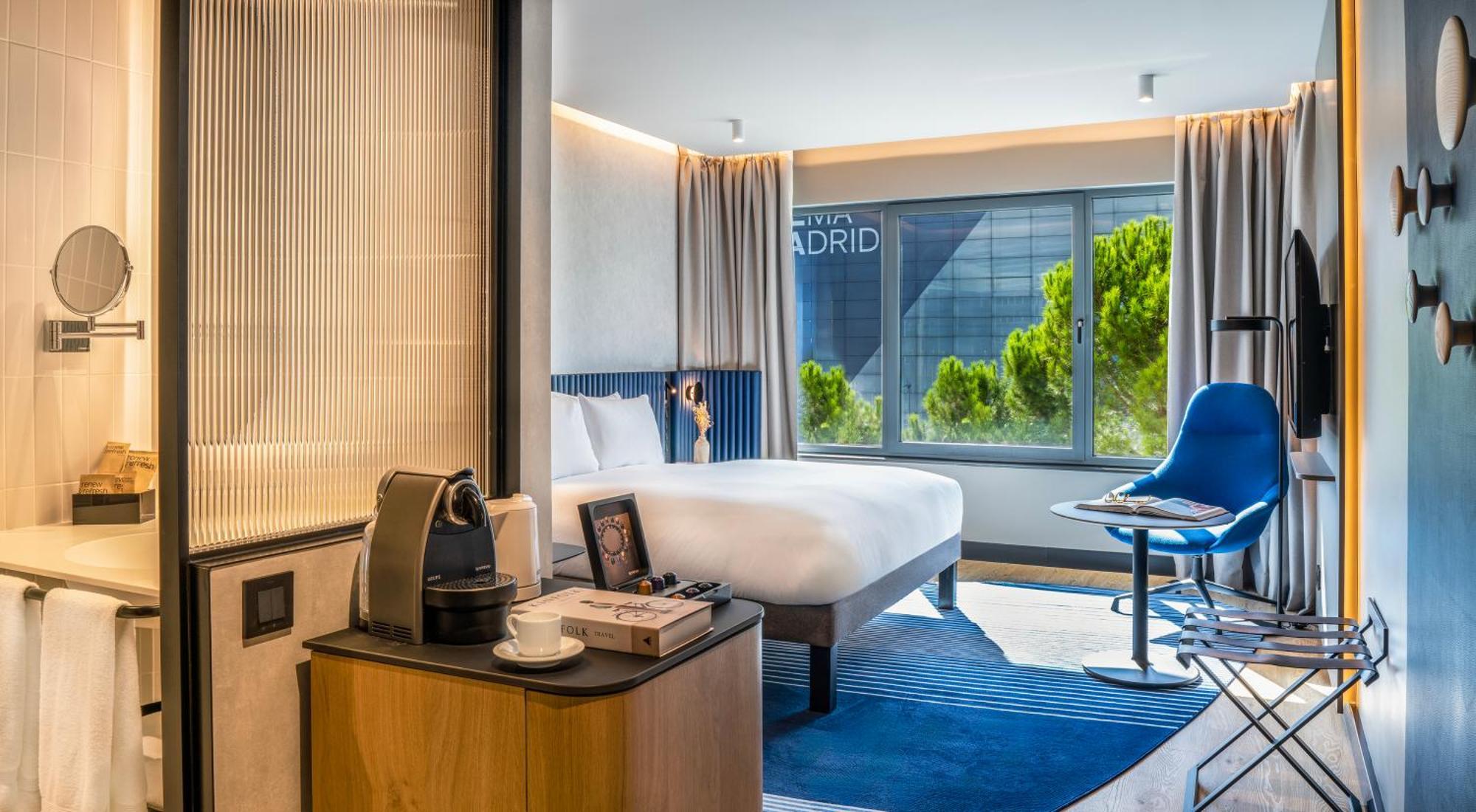 พูลแมน มาดริด แอร์พอร์ต แอนด์ เฟเรีย Hotel ภายนอก รูปภาพ