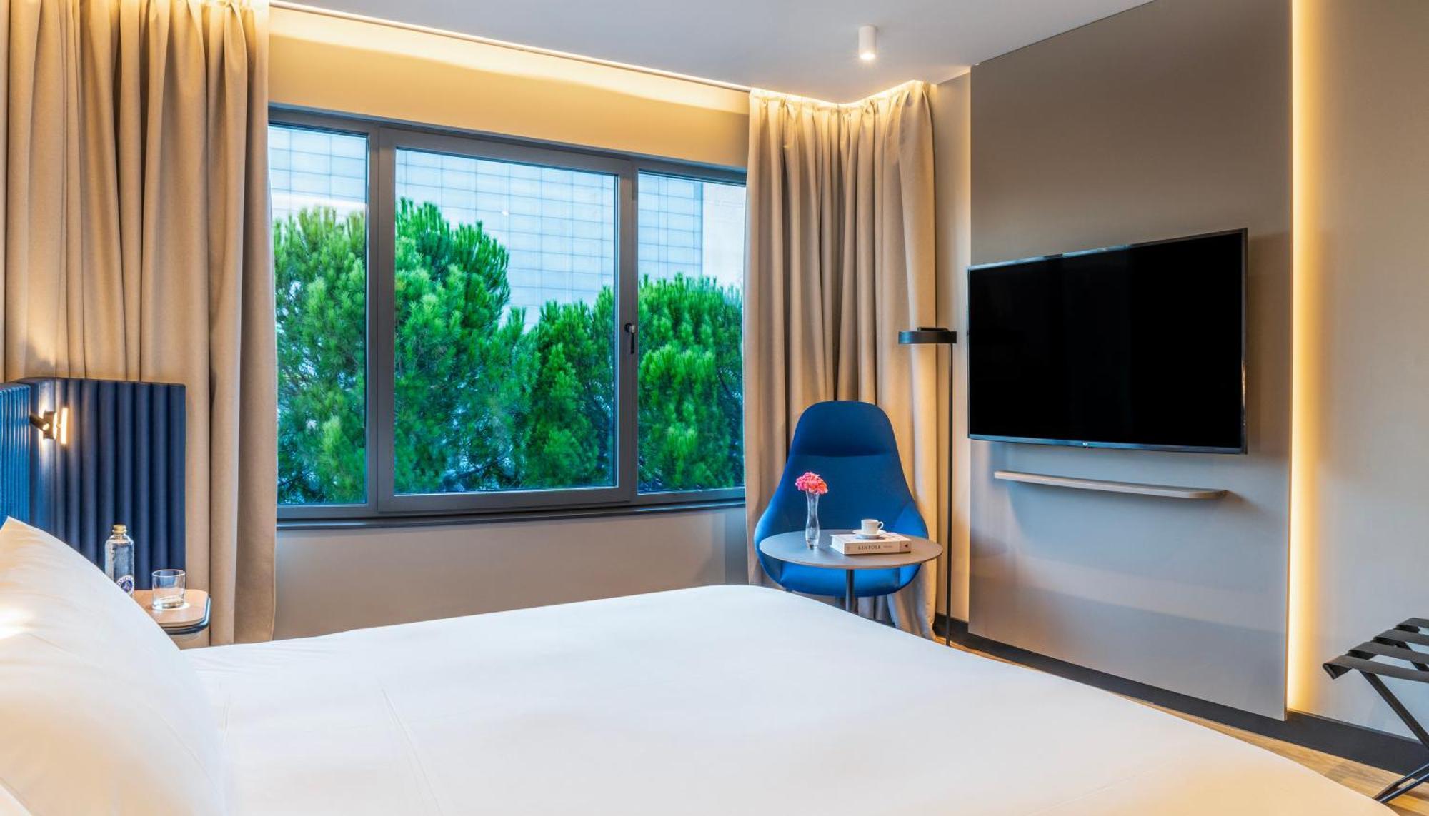 พูลแมน มาดริด แอร์พอร์ต แอนด์ เฟเรีย Hotel ภายนอก รูปภาพ