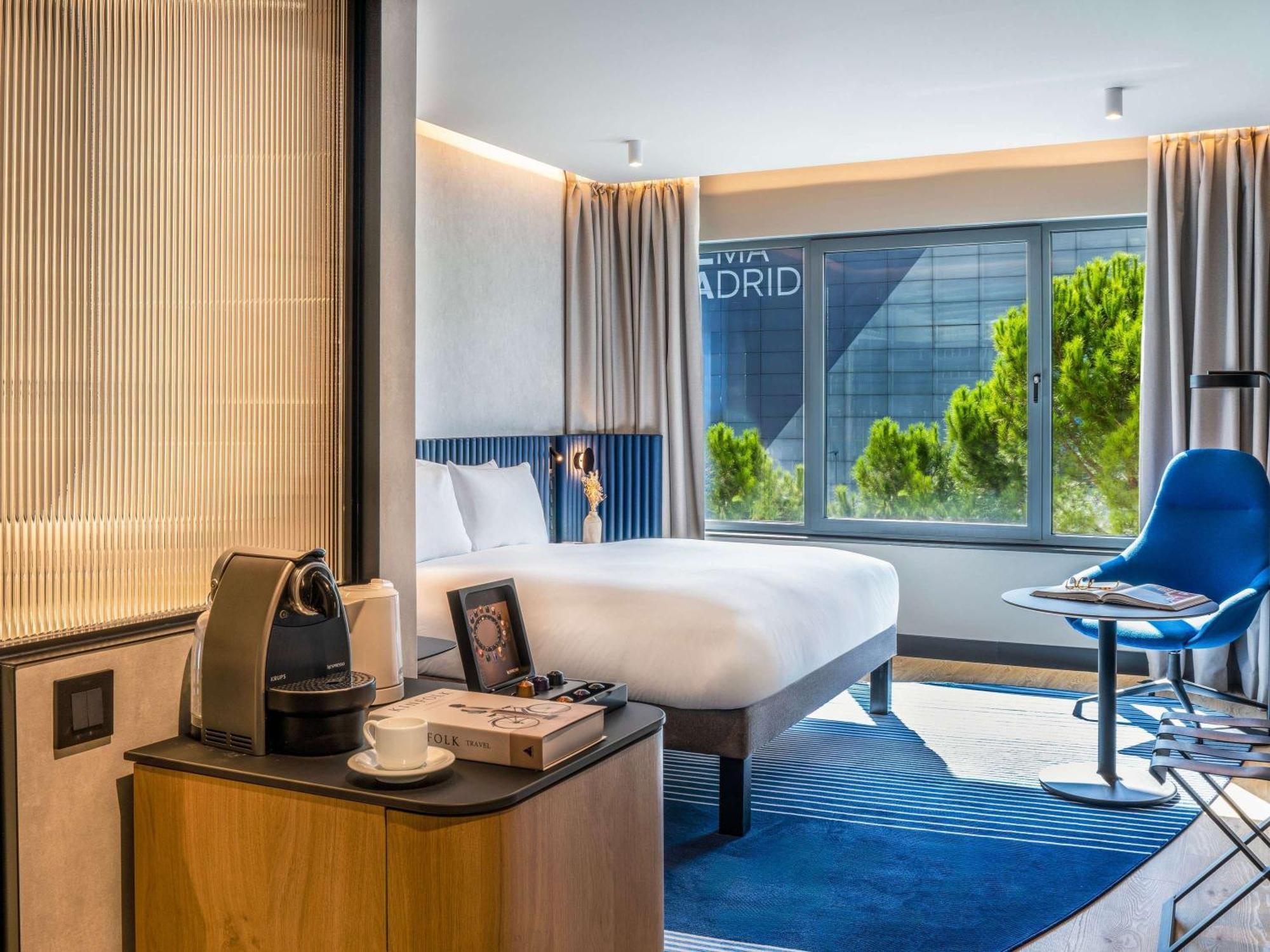 พูลแมน มาดริด แอร์พอร์ต แอนด์ เฟเรีย Hotel ภายนอก รูปภาพ