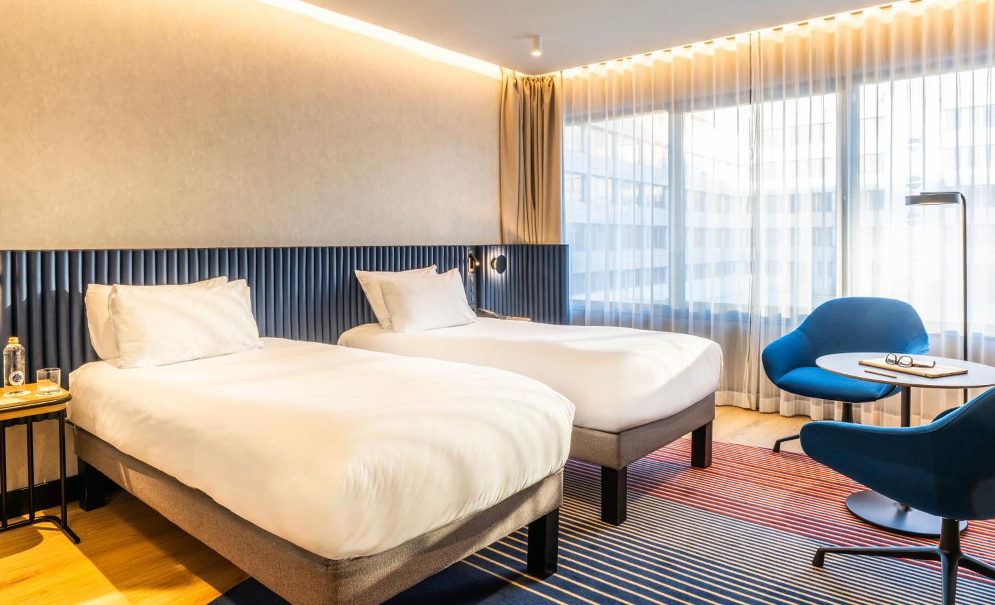 พูลแมน มาดริด แอร์พอร์ต แอนด์ เฟเรีย Hotel ภายนอก รูปภาพ