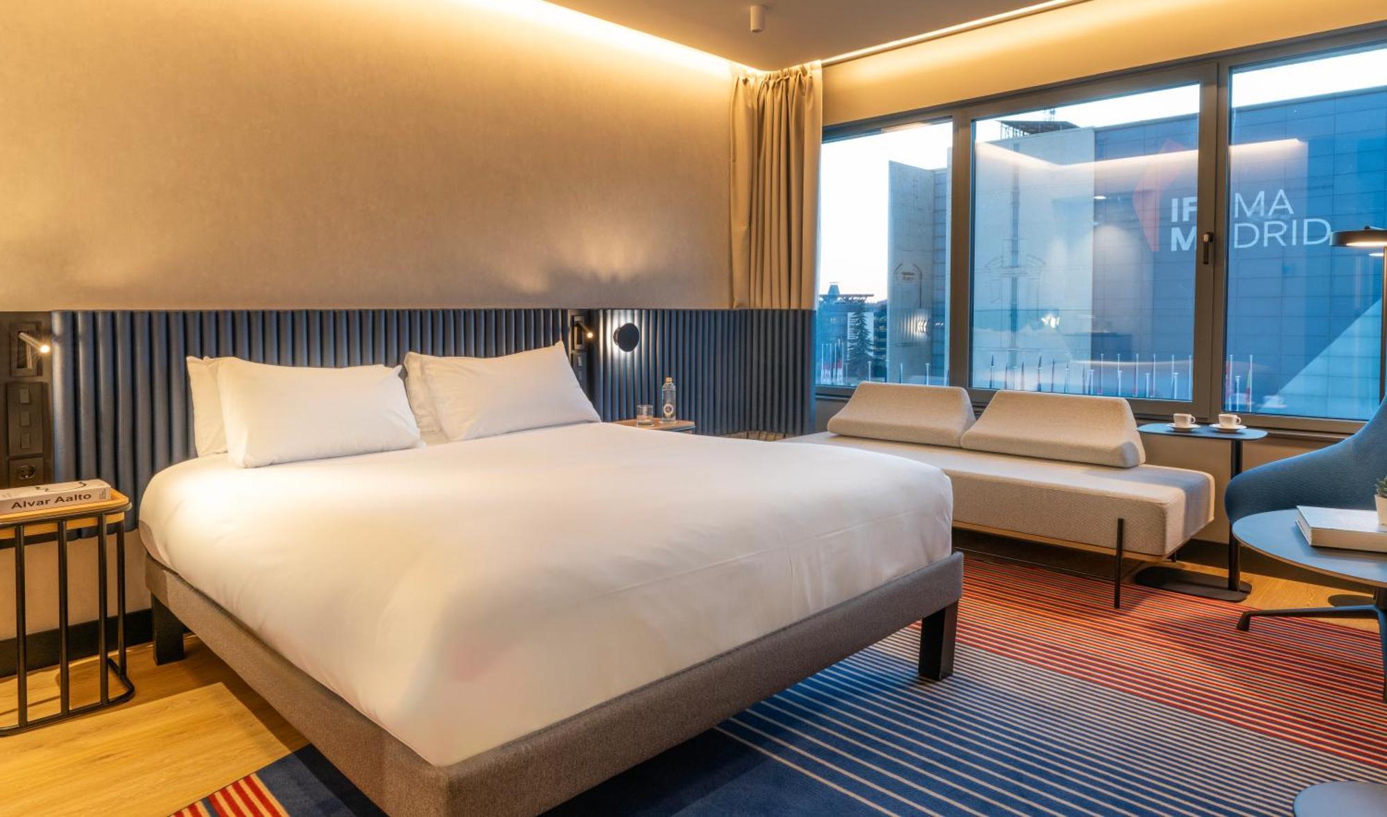 พูลแมน มาดริด แอร์พอร์ต แอนด์ เฟเรีย Hotel ภายนอก รูปภาพ