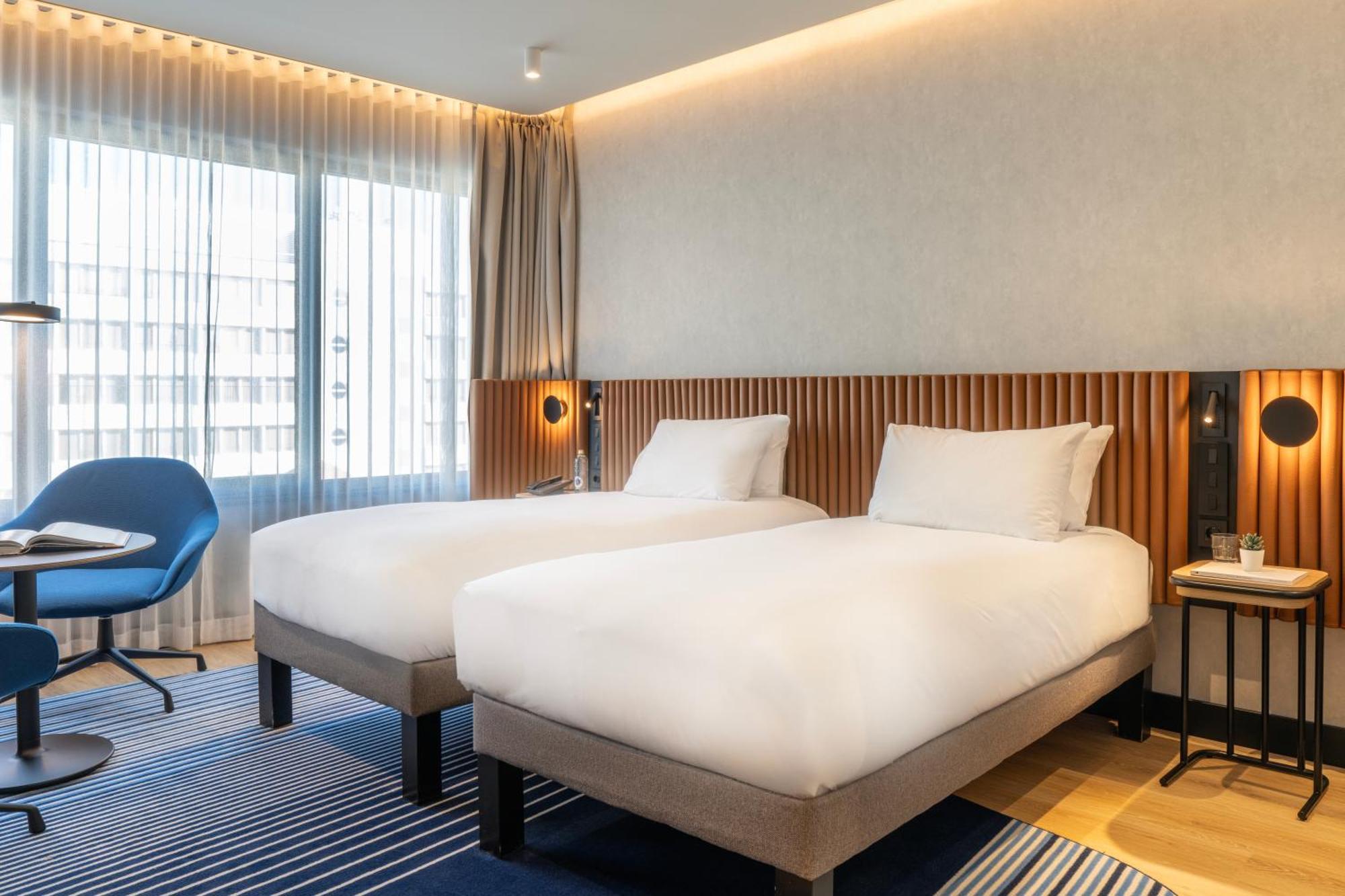 พูลแมน มาดริด แอร์พอร์ต แอนด์ เฟเรีย Hotel ภายนอก รูปภาพ