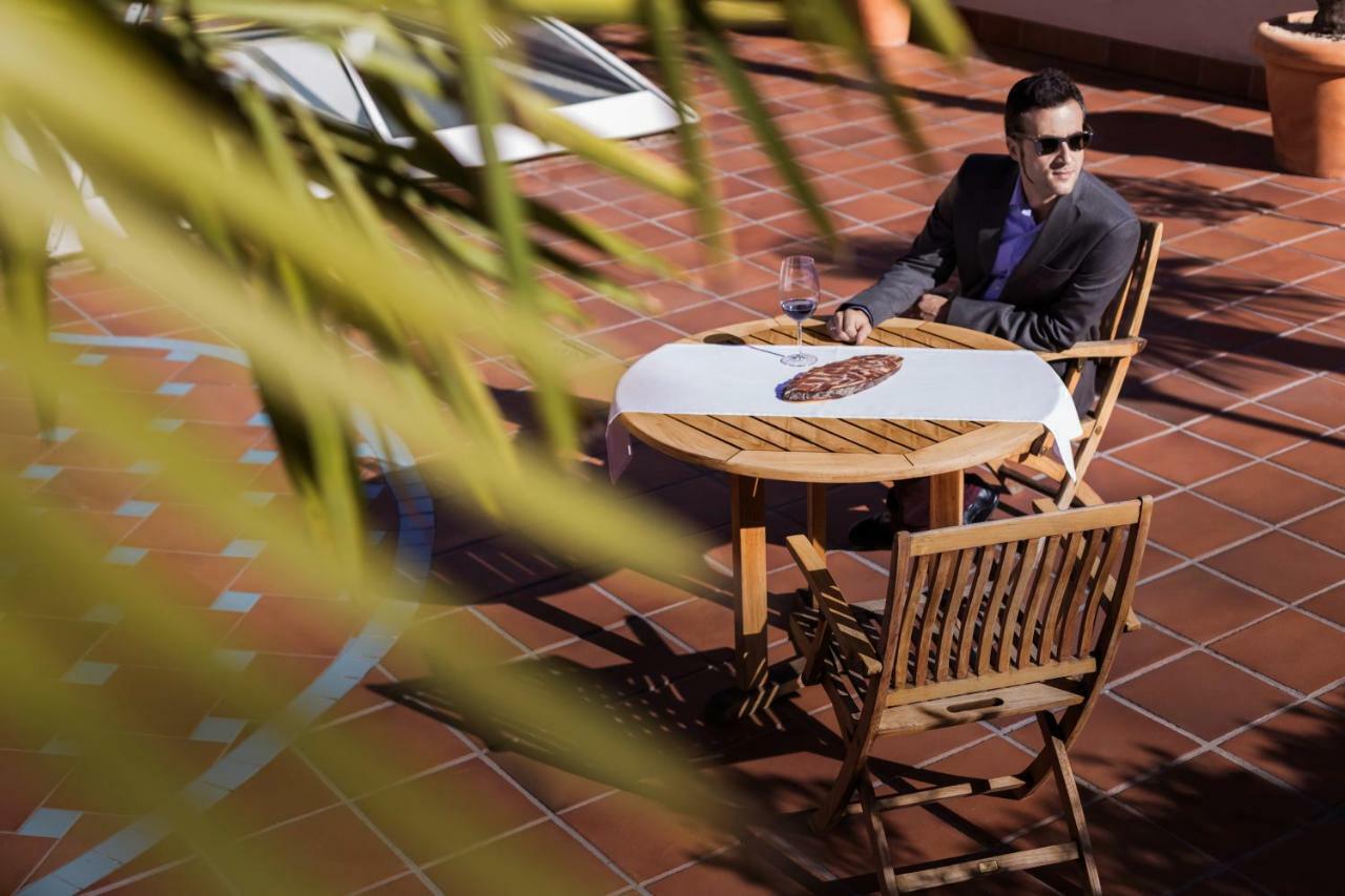 พูลแมน มาดริด แอร์พอร์ต แอนด์ เฟเรีย Hotel ภายนอก รูปภาพ