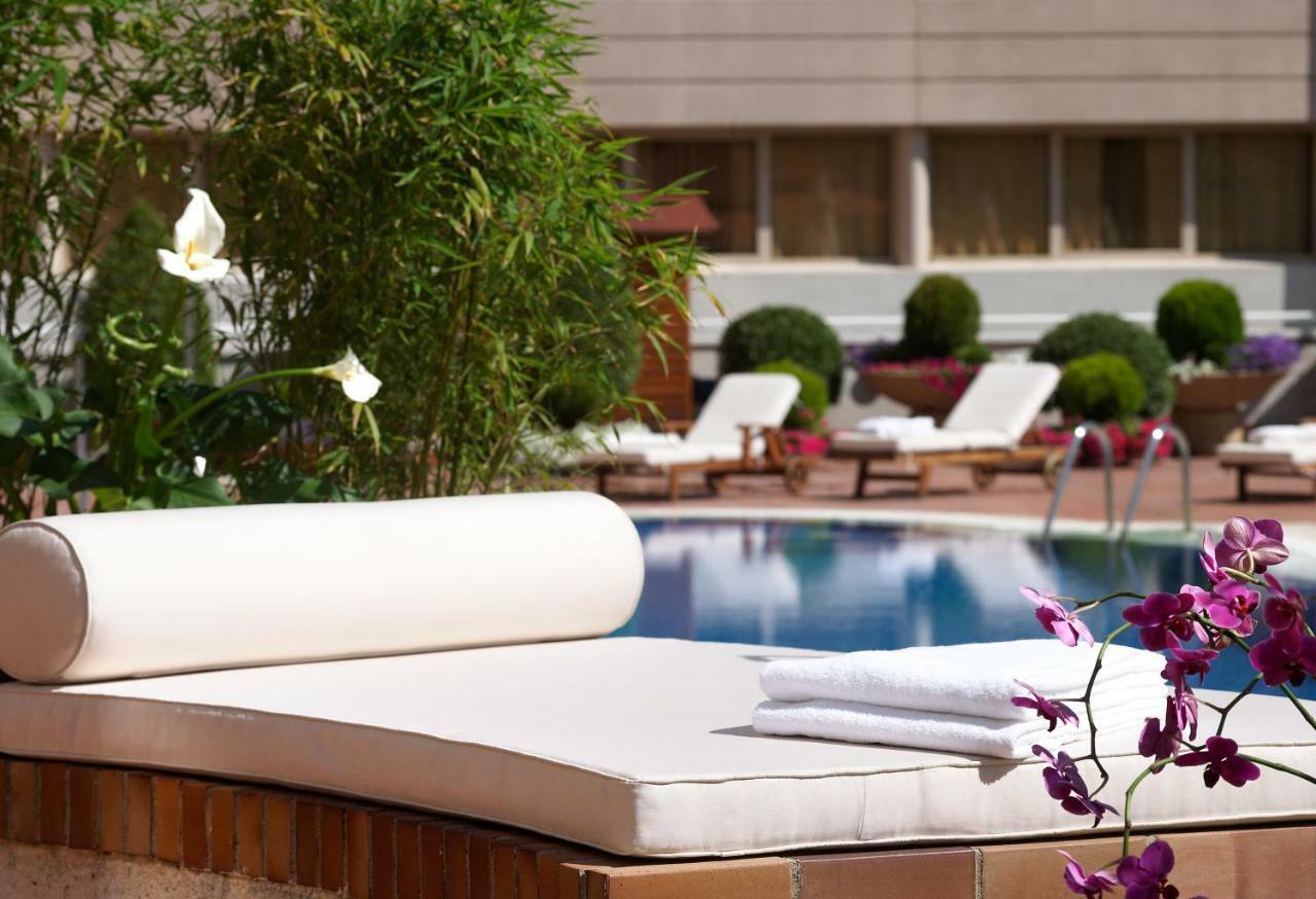 พูลแมน มาดริด แอร์พอร์ต แอนด์ เฟเรีย Hotel ภายนอก รูปภาพ